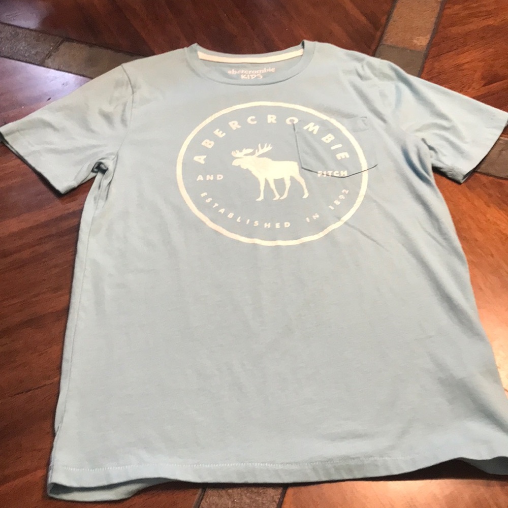 Abercrombie Boys t-shirt size 13/14